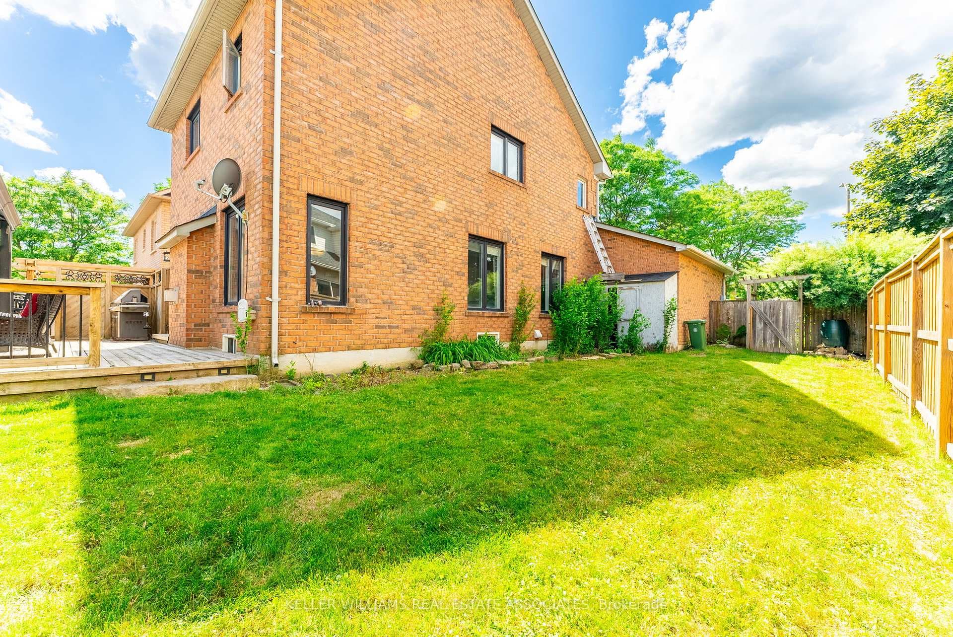 220 Fellowes Crescent photo 26