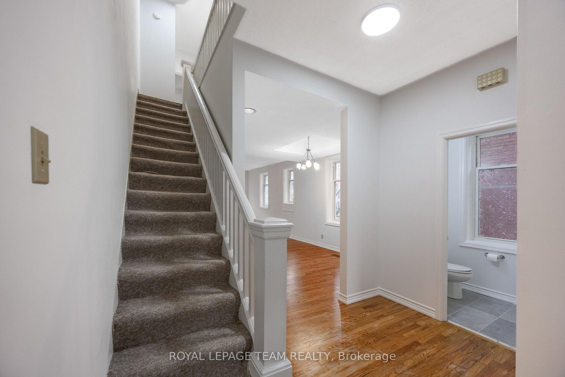 301 Somerset Street photo 7
