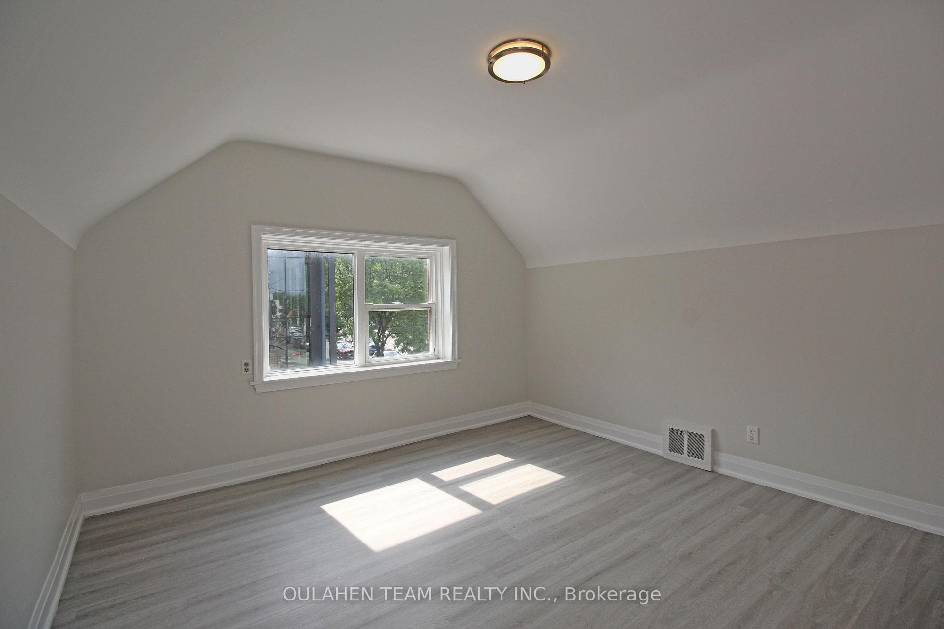 93 Sheppard Avenue photo 17