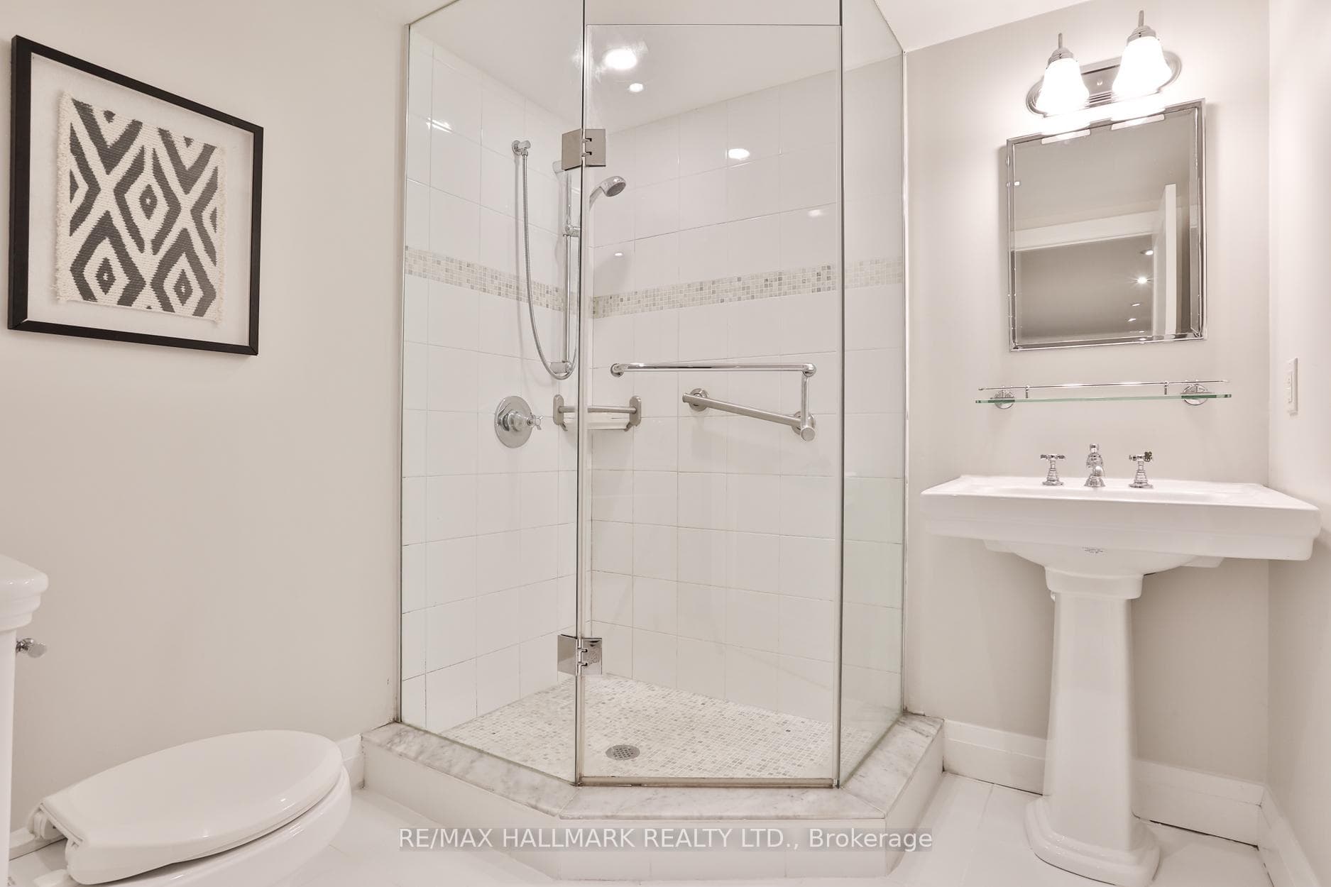 73 Elwood Boulevard photo 39