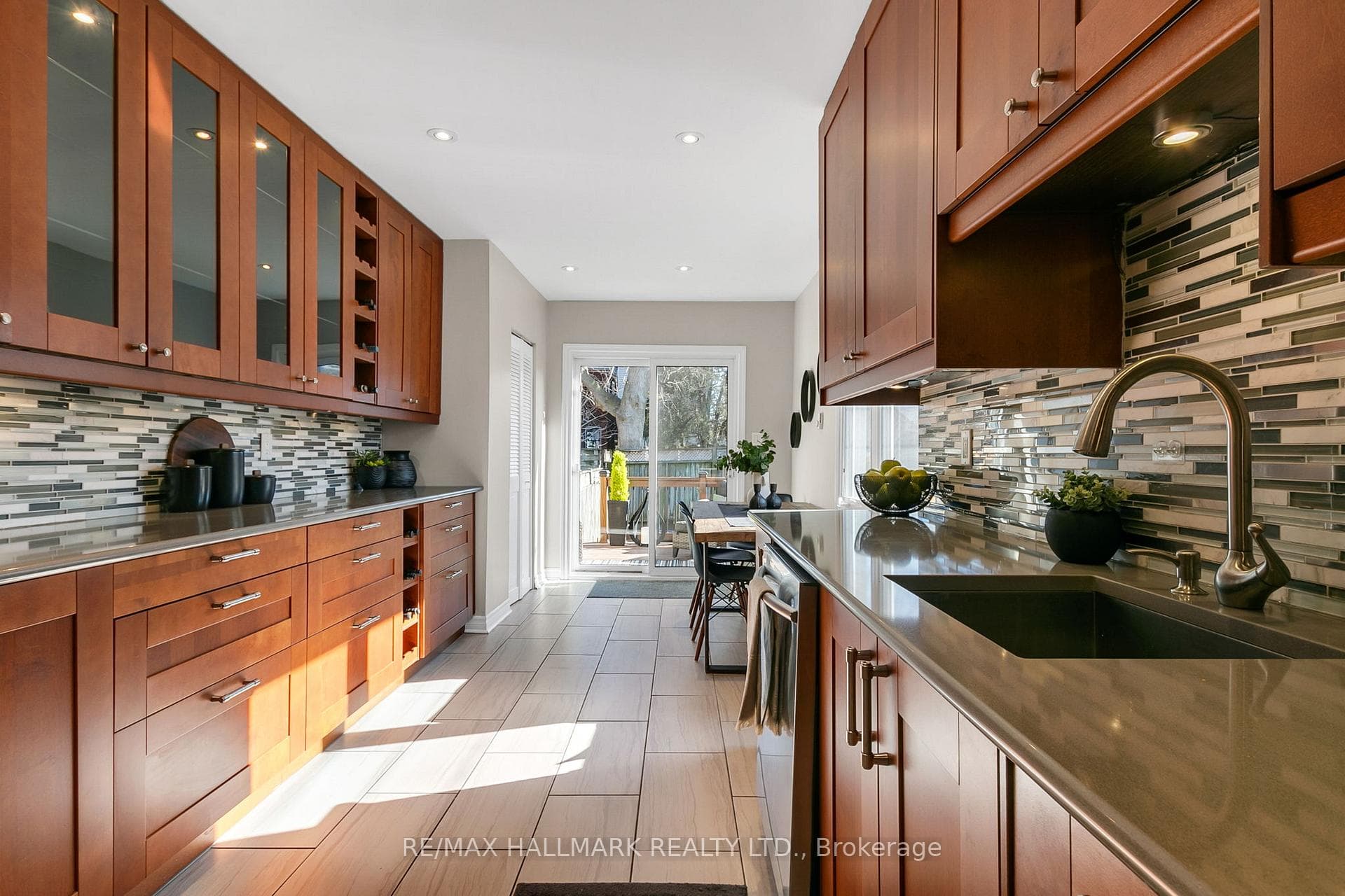 697 Mortimer Avenue photo 12