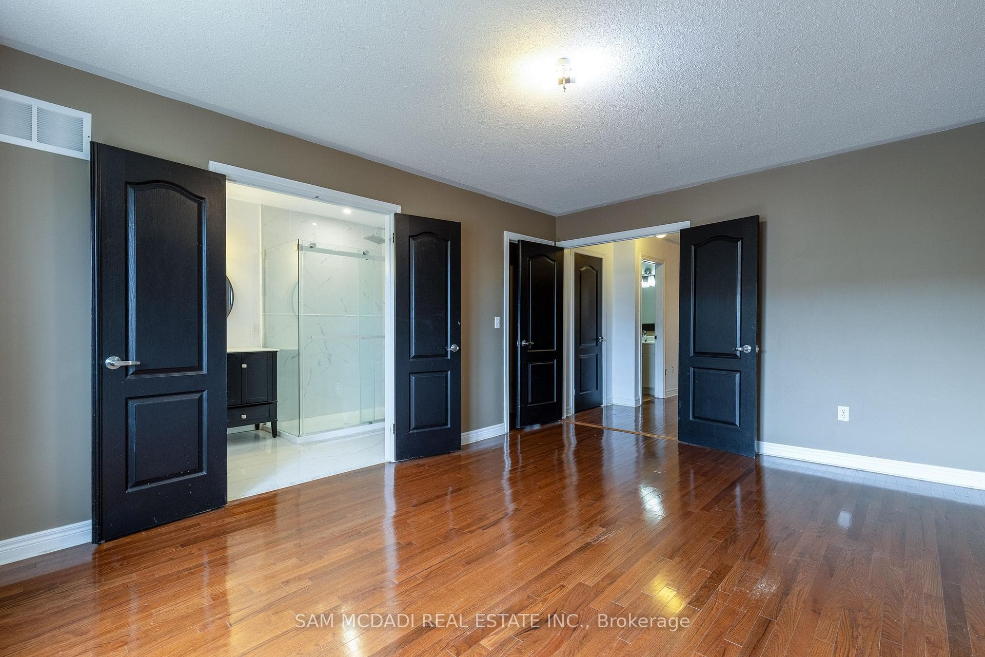 3330 Eglinton Avenue photo 30