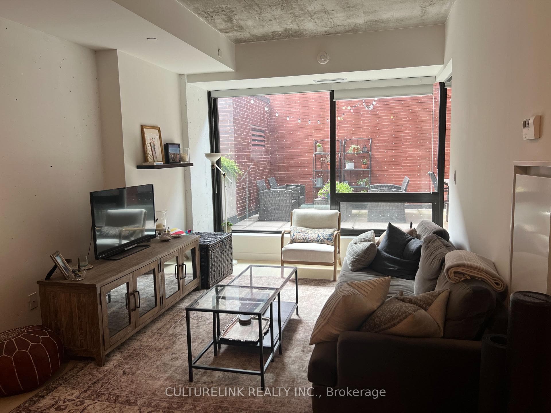 246 Logan Avenue Unit 203 photo 2