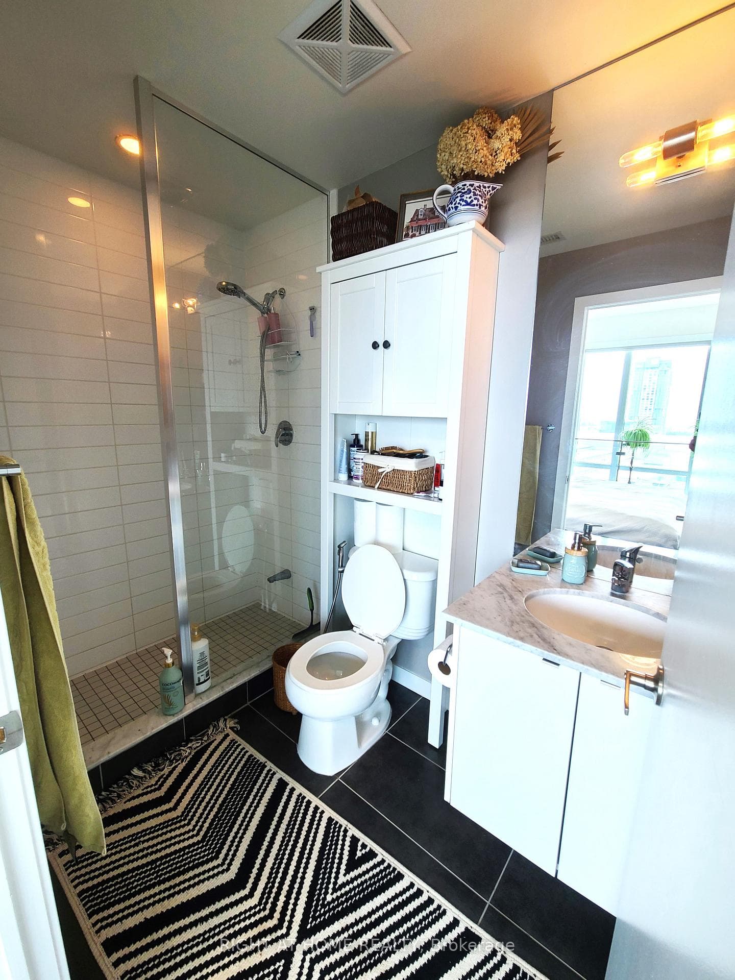 2nd Floor Full Bathroom