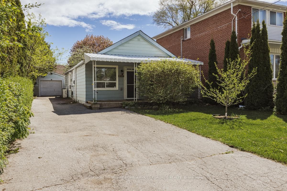 397 Pharmacy Avenue photo 21
