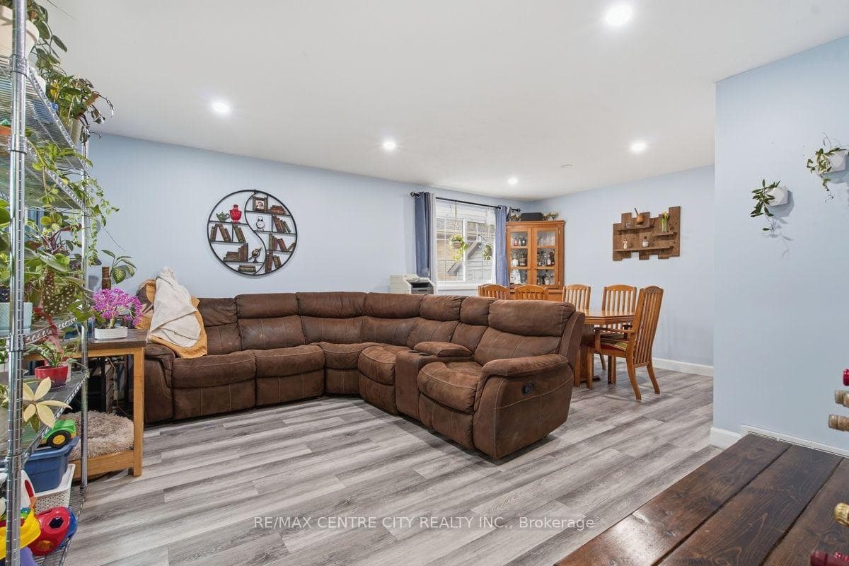 1199 Jalna Boulevard photo 6