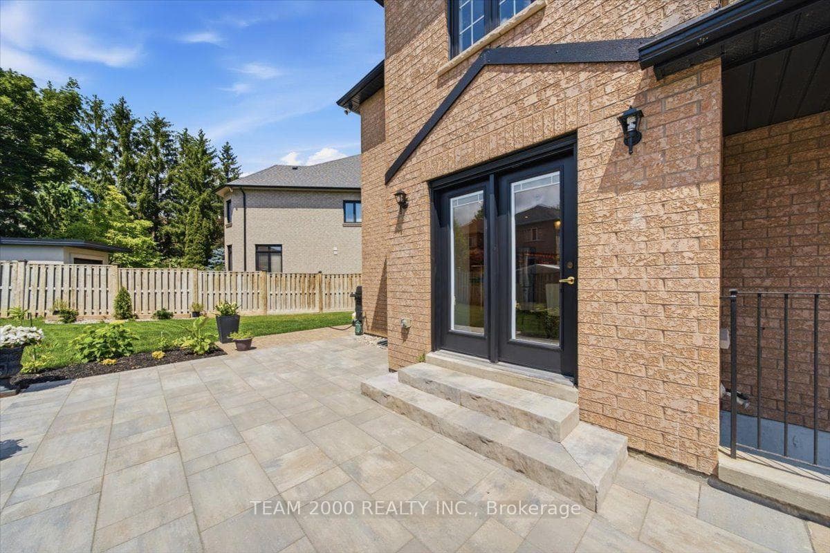 26 Crown Crescent photo 34