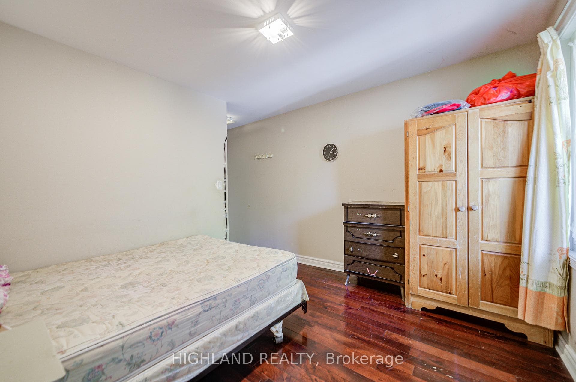 123 Russett Avenue photo 9