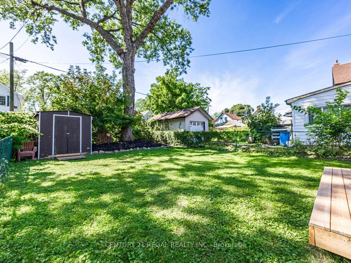 124 Tylor Crescent photo 31