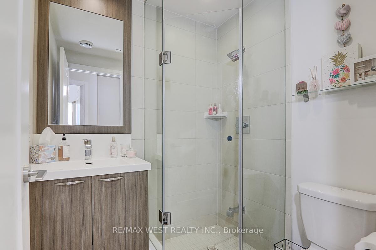 120 Harrison Garden Boulevard Unit 2003 photo 6