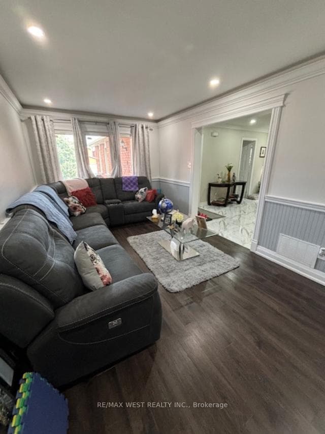 71 Lamp Crescent photo 9