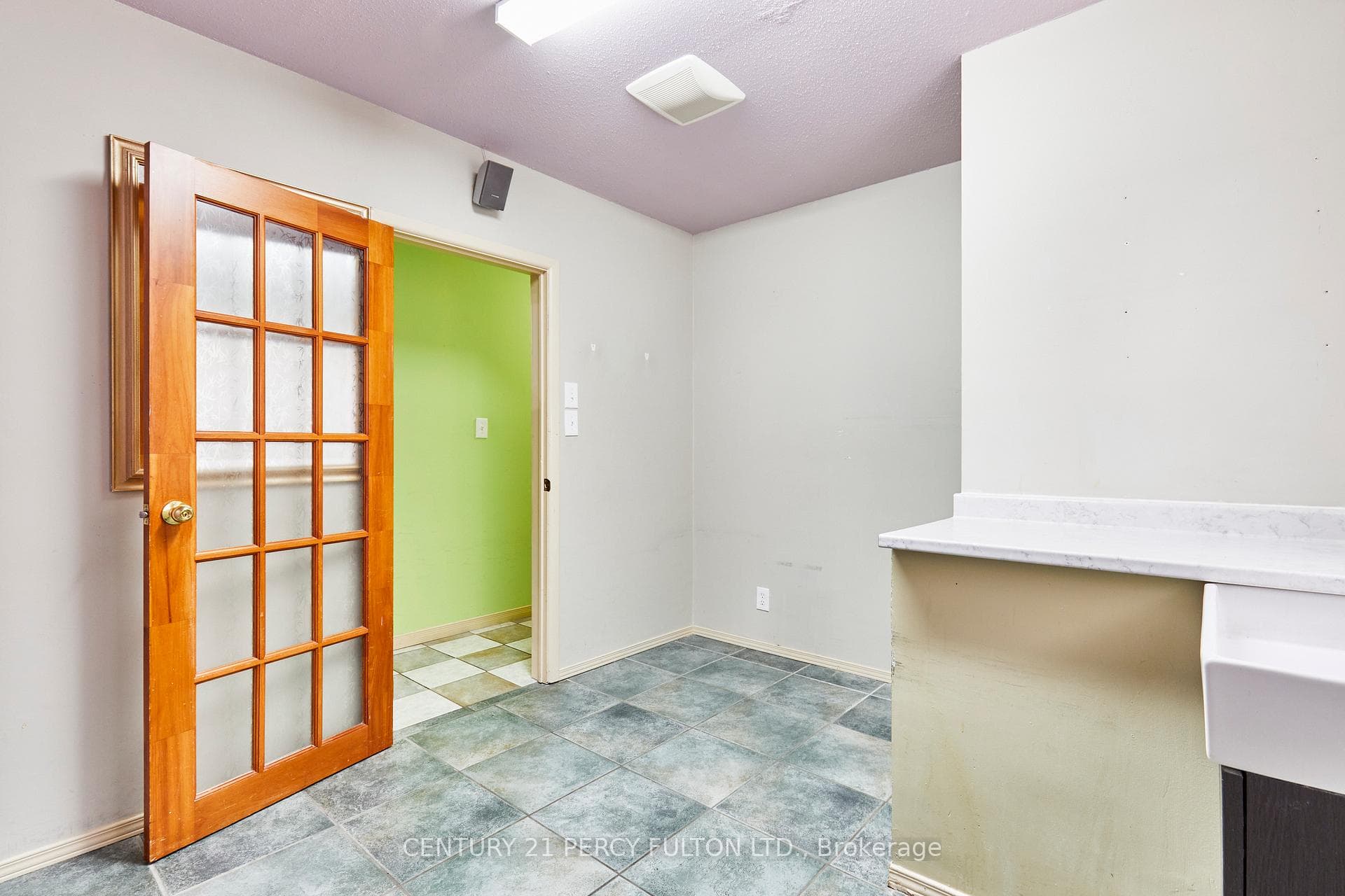 931 Liverpool Road photo 35
