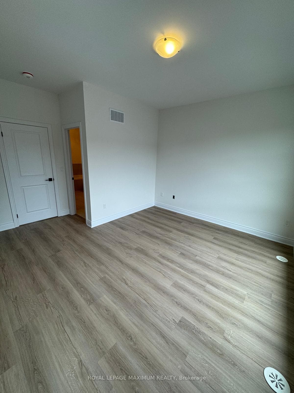 82 Paradox Street photo 12