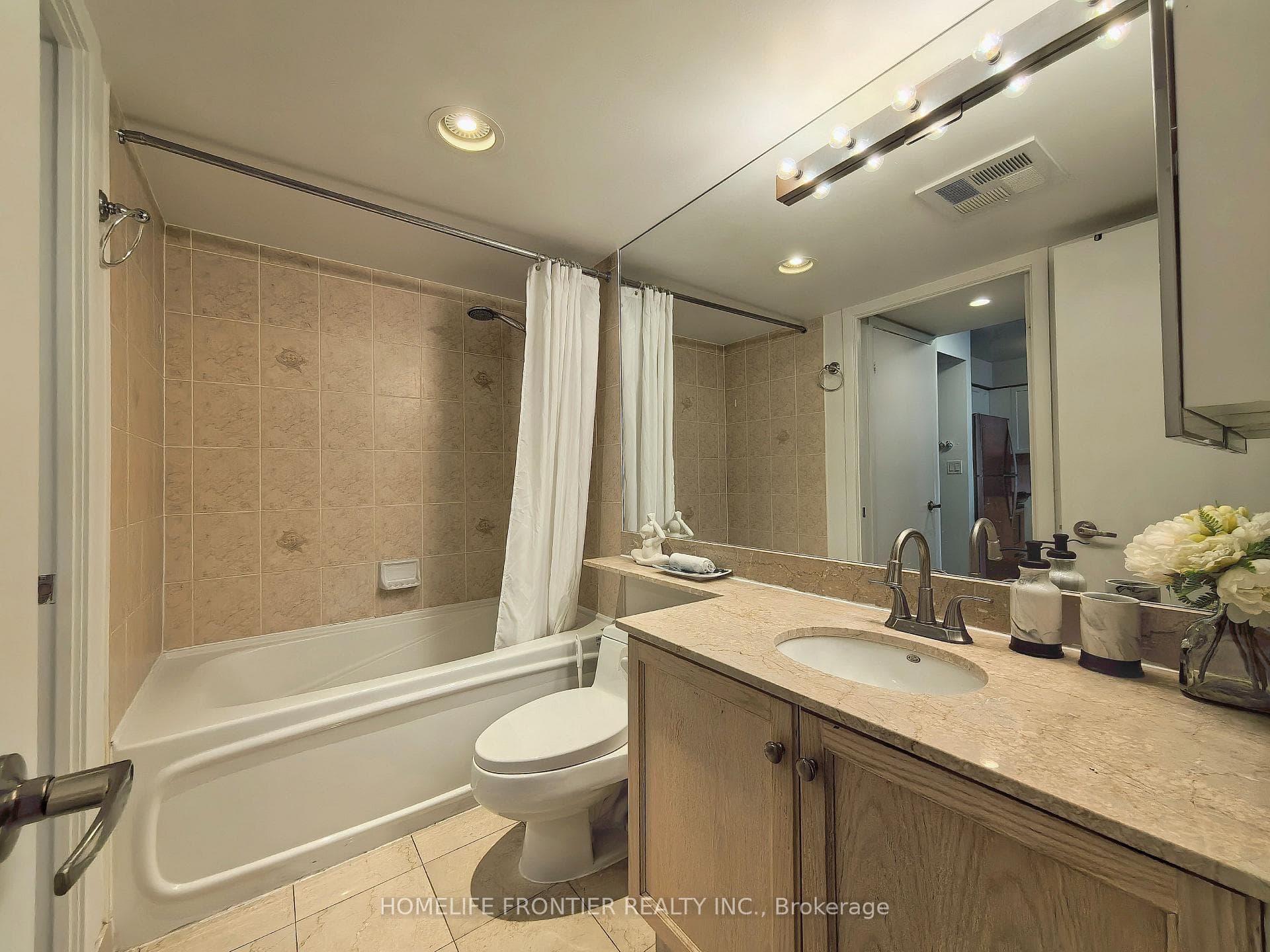 210 Victoria Street Unit 3005 photo 8