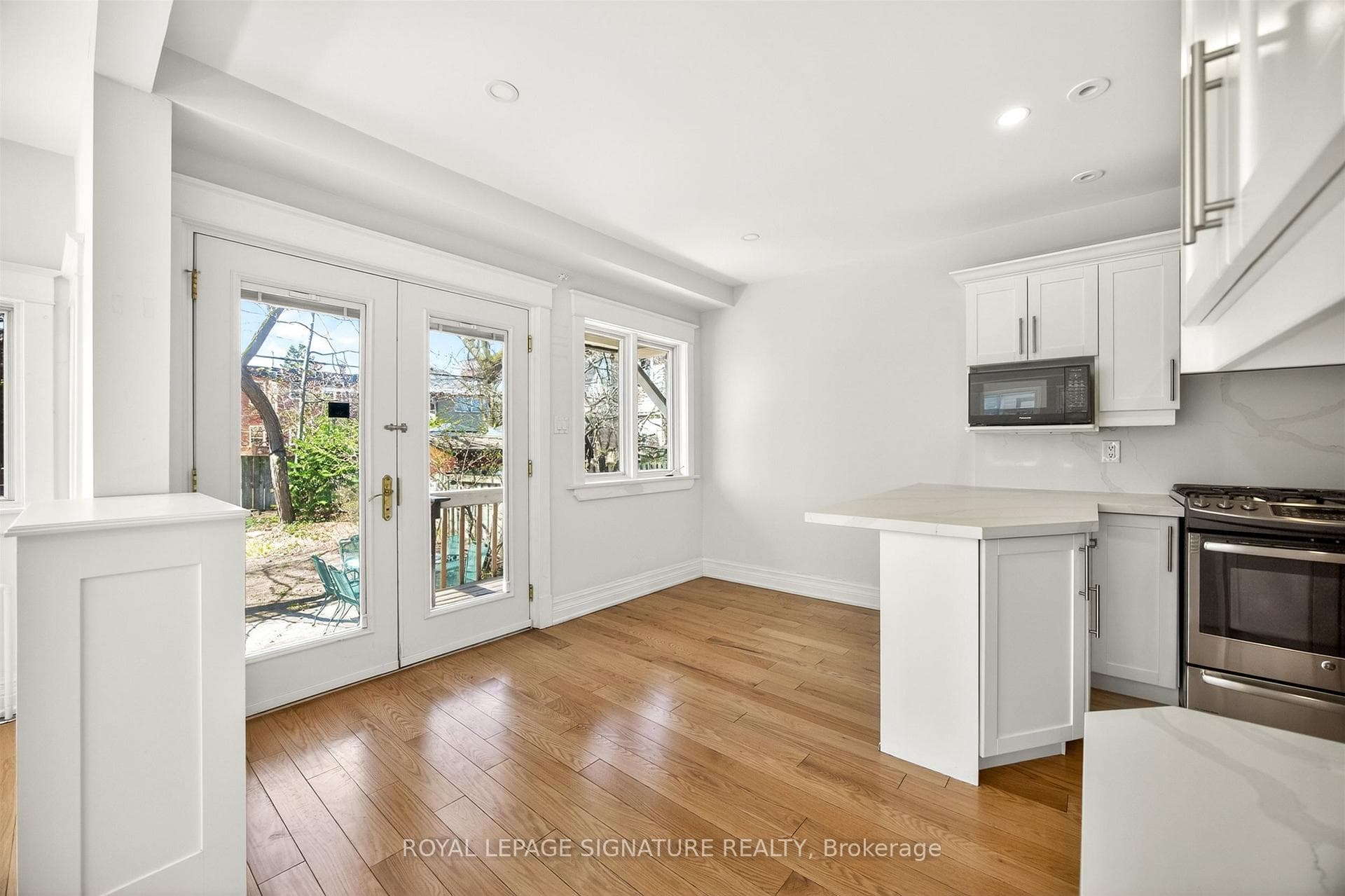 426 Armadale Avenue photo 16