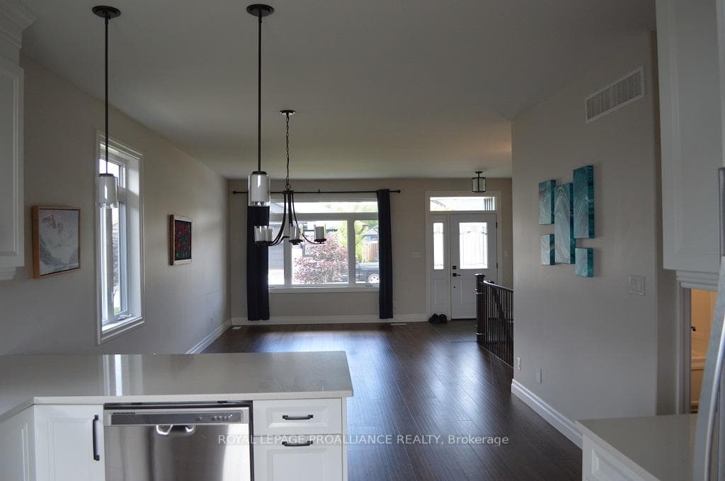 22 Sabrina Avenue photo 8