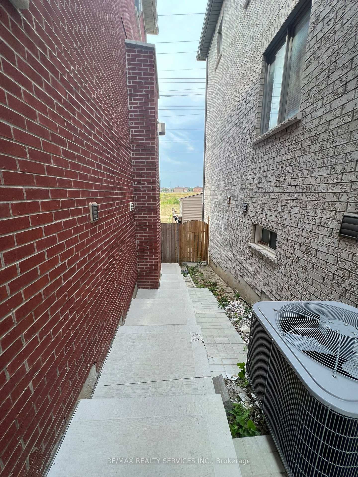 36 Grendon Crescent Unit Lower photo 2