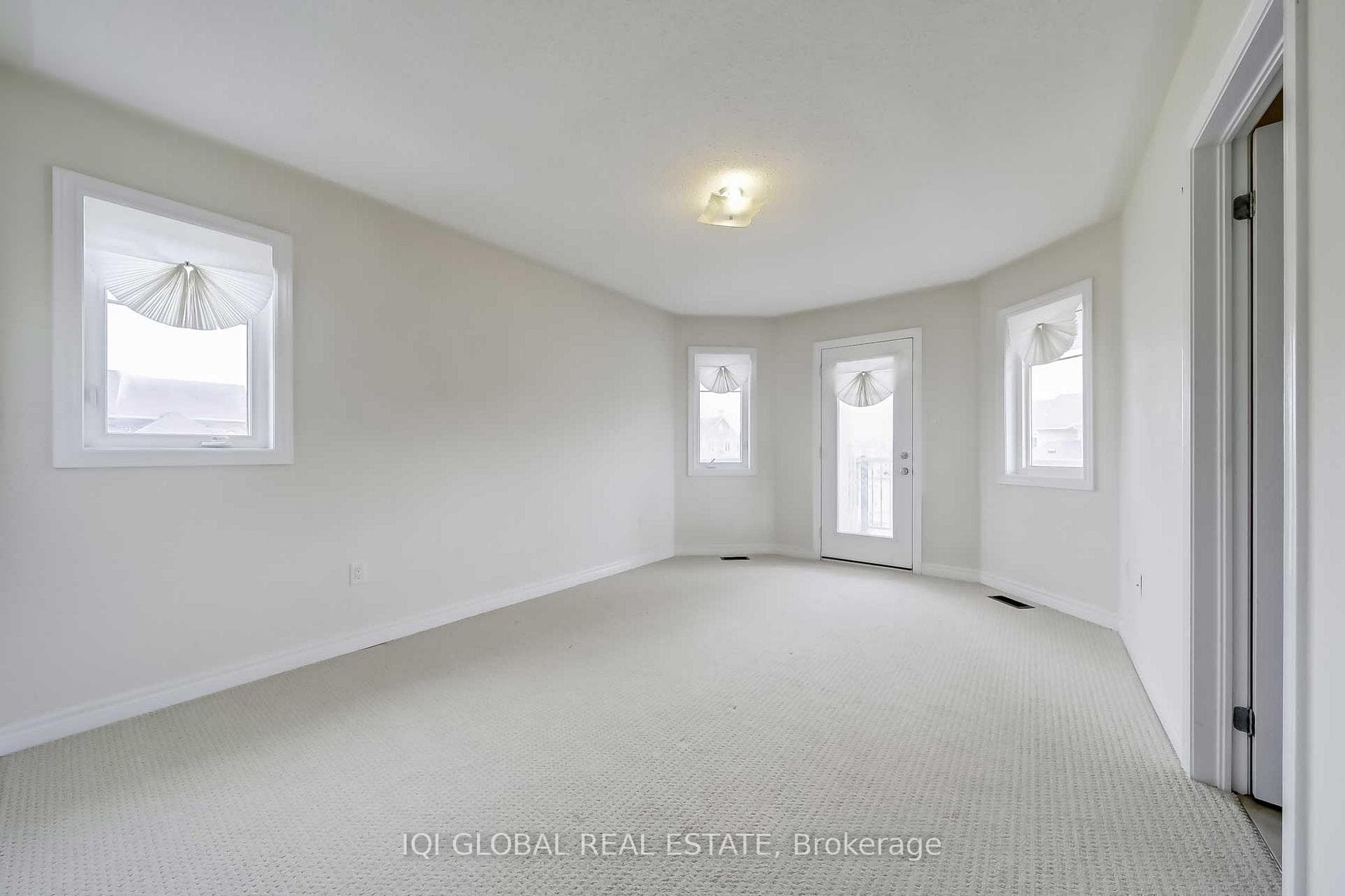 2 Bowkett Drive photo 19