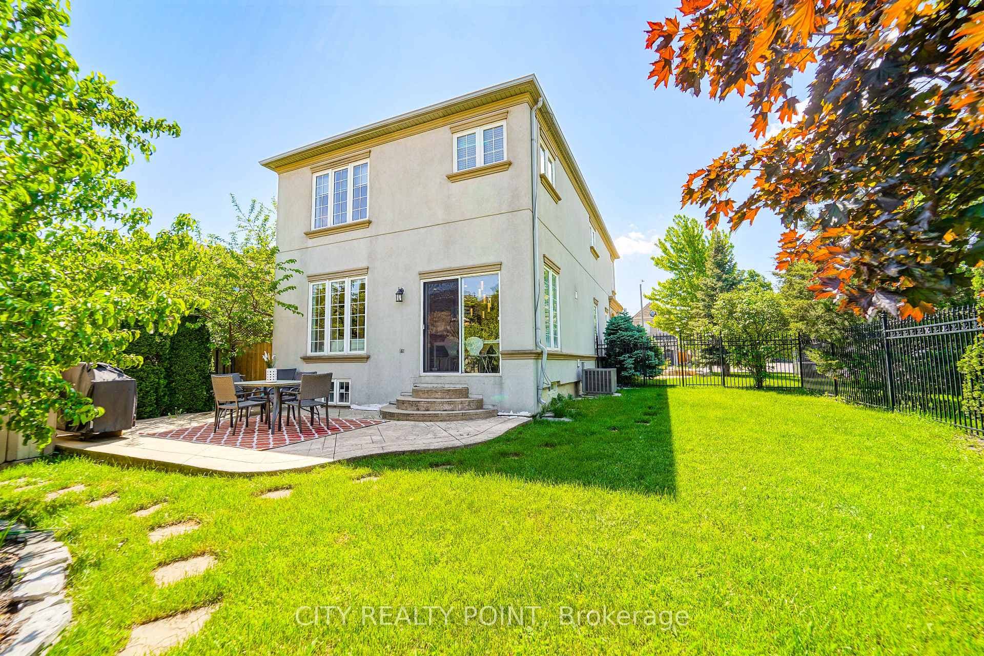 60 Umbria Crescent photo 3