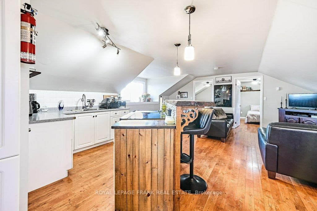16121 Island Road photo 18