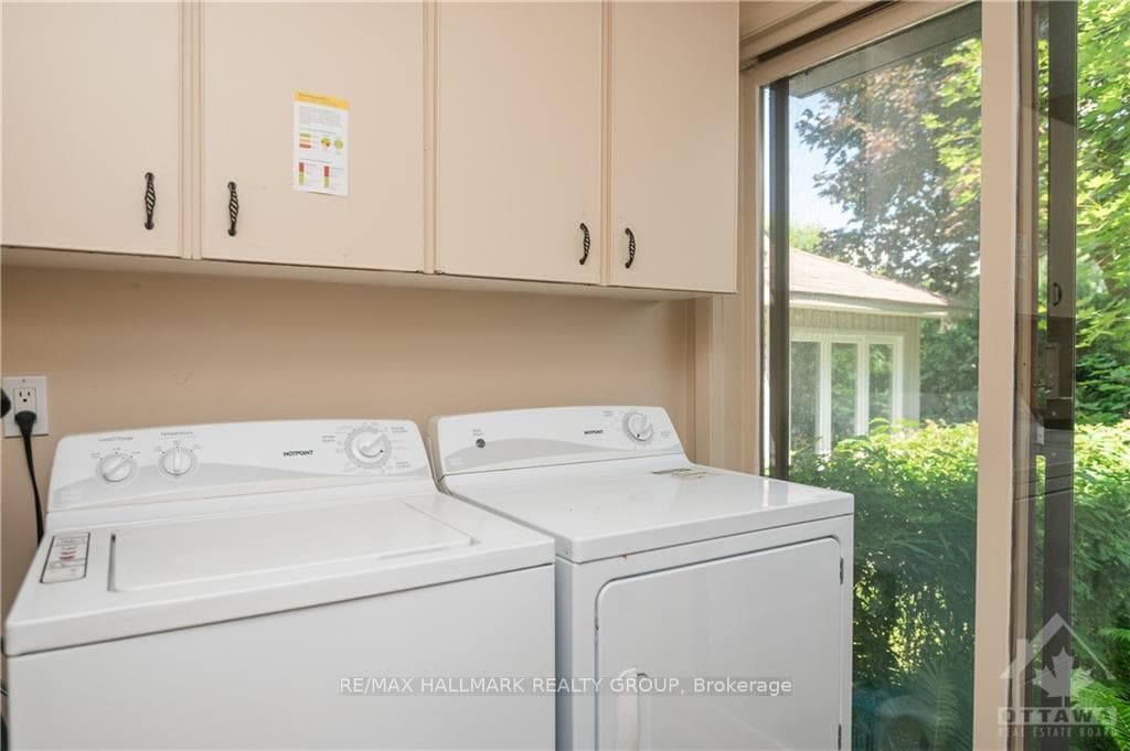 1085 AVIGNON Court photo 16
