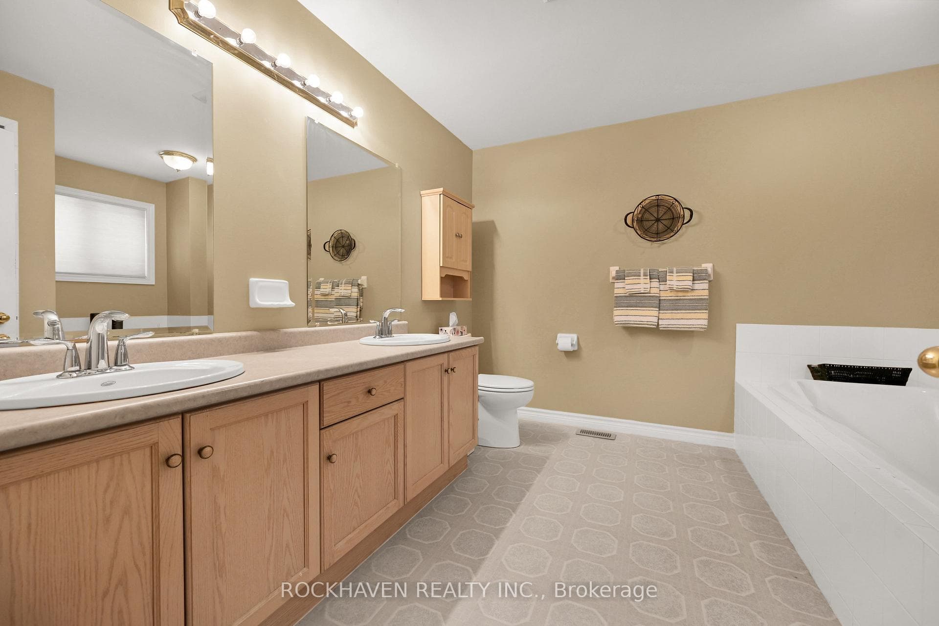 320 Hamilton Drive Unit 17 photo 17
