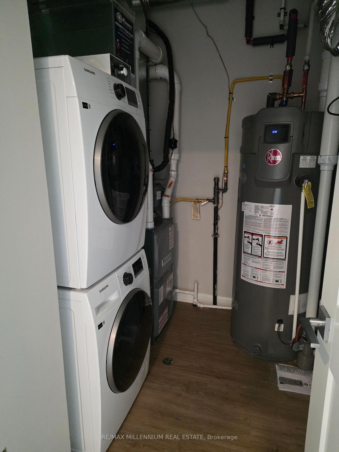 708 Woolwich Street Unit 103 photo 24