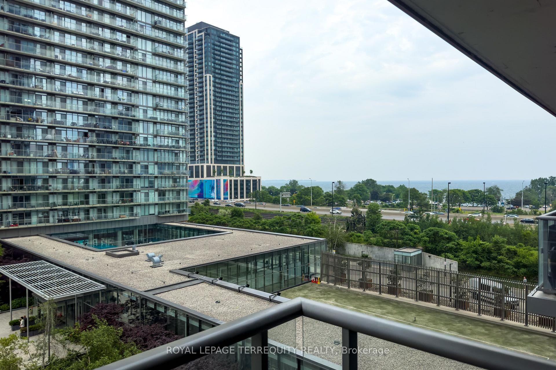 105 The Queensway N/A Unit 513 photo 18