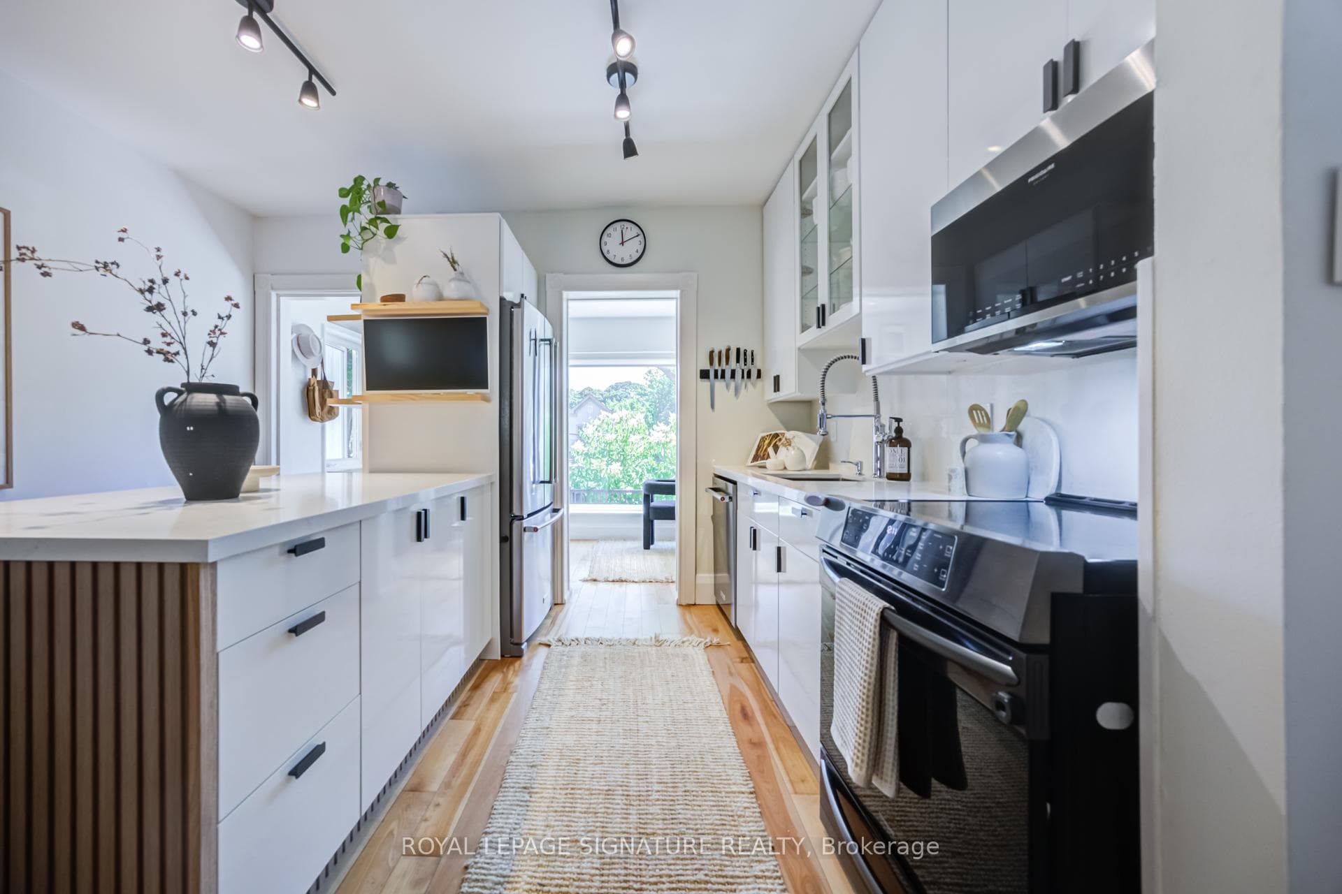 442 Rhodes Avenue photo 9