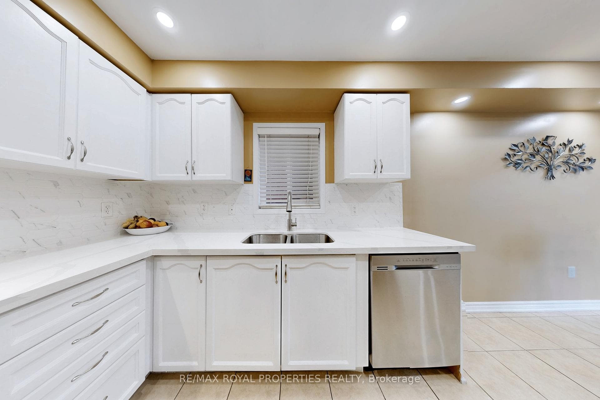 61 Rampart Crescent photo 11