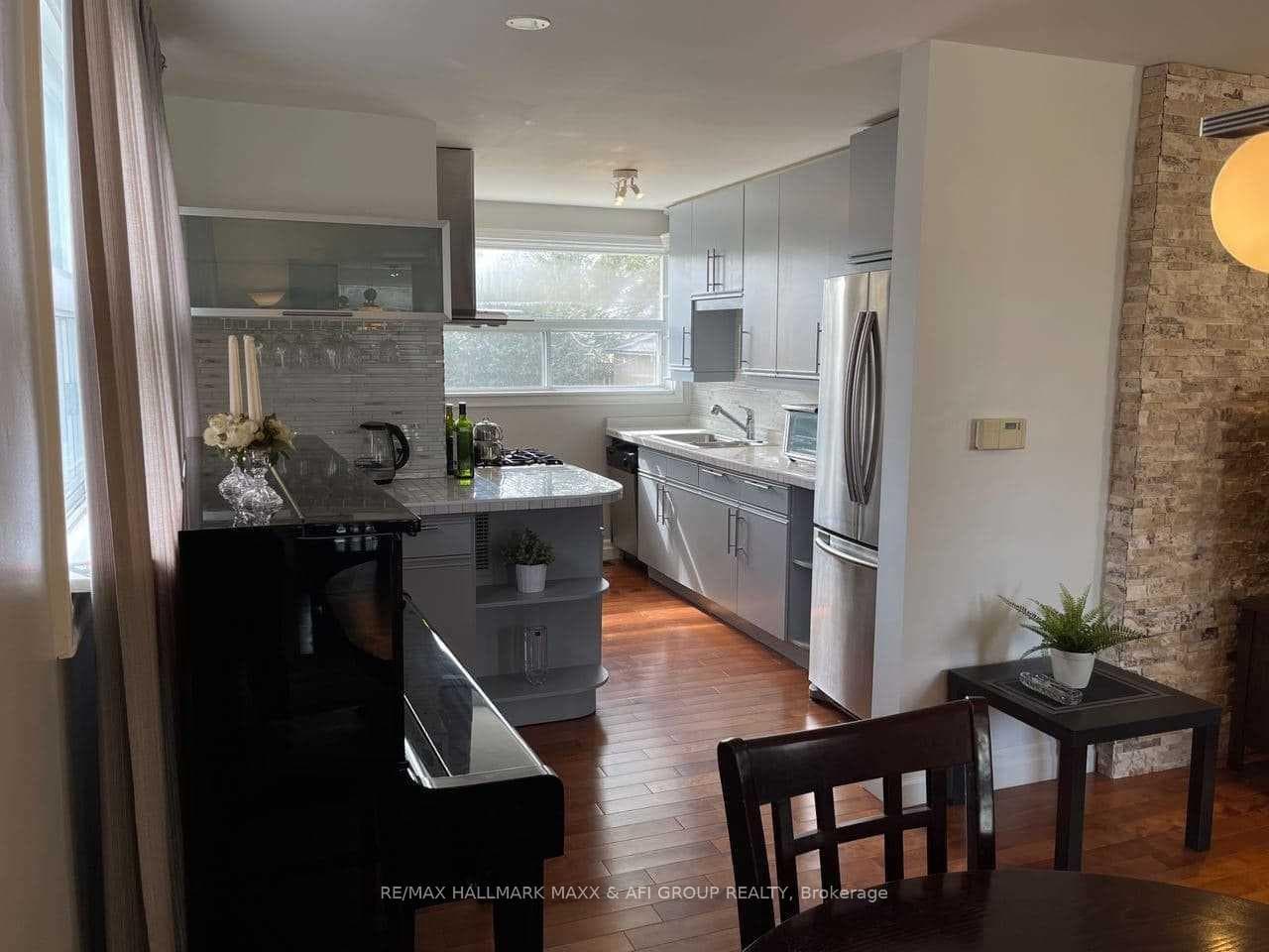 95 Cartier Crescent Unit Main photo 8