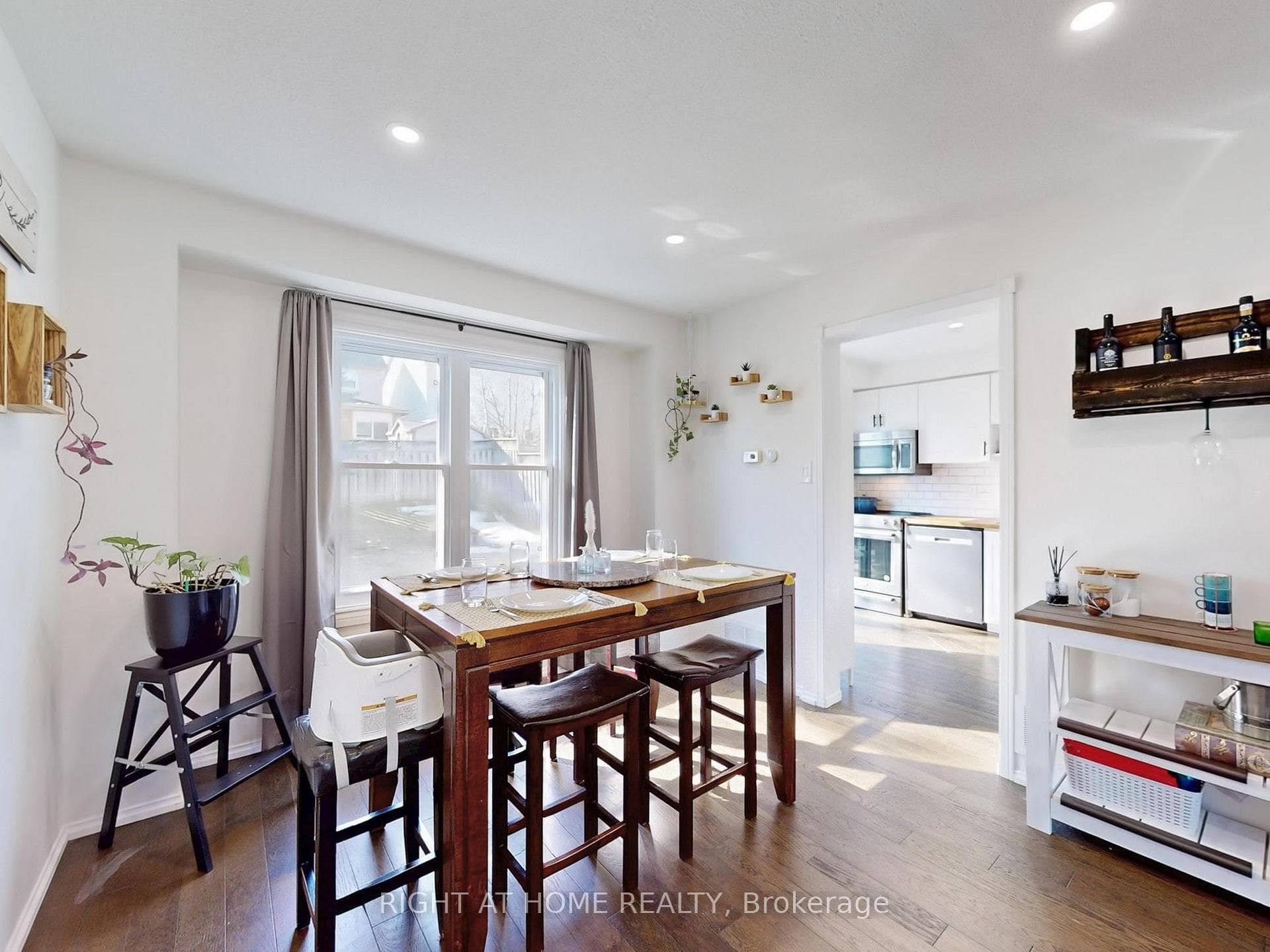 2231 Chalmers Crescent photo 9