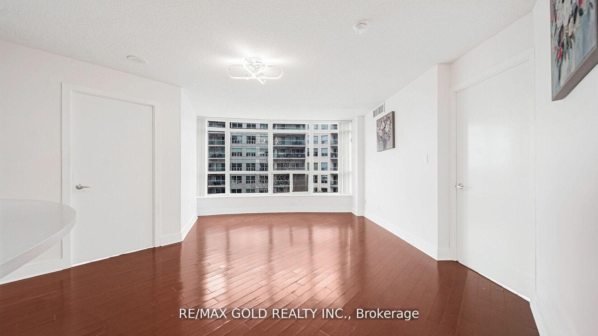 550 Queens Quay Unit 509 photo 11