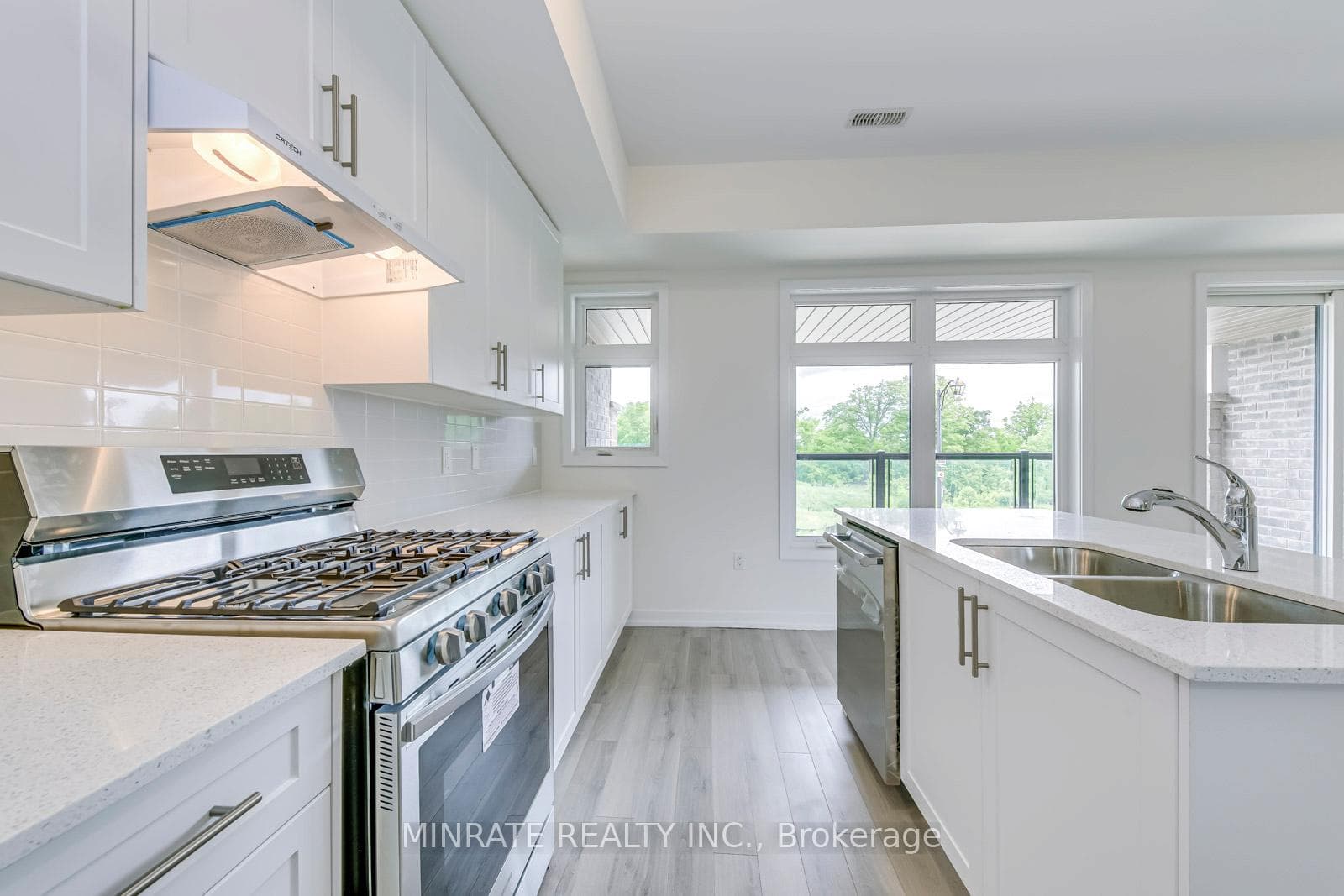 1544 Wellwood Terrace photo 10