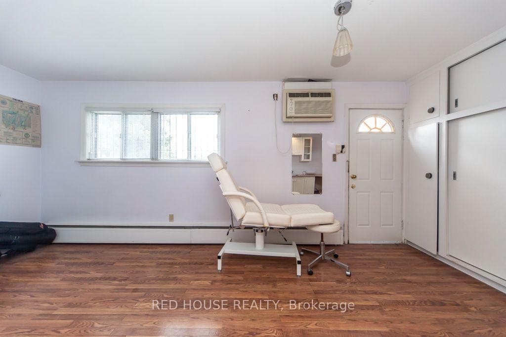 658 Vaughan Road photo 32