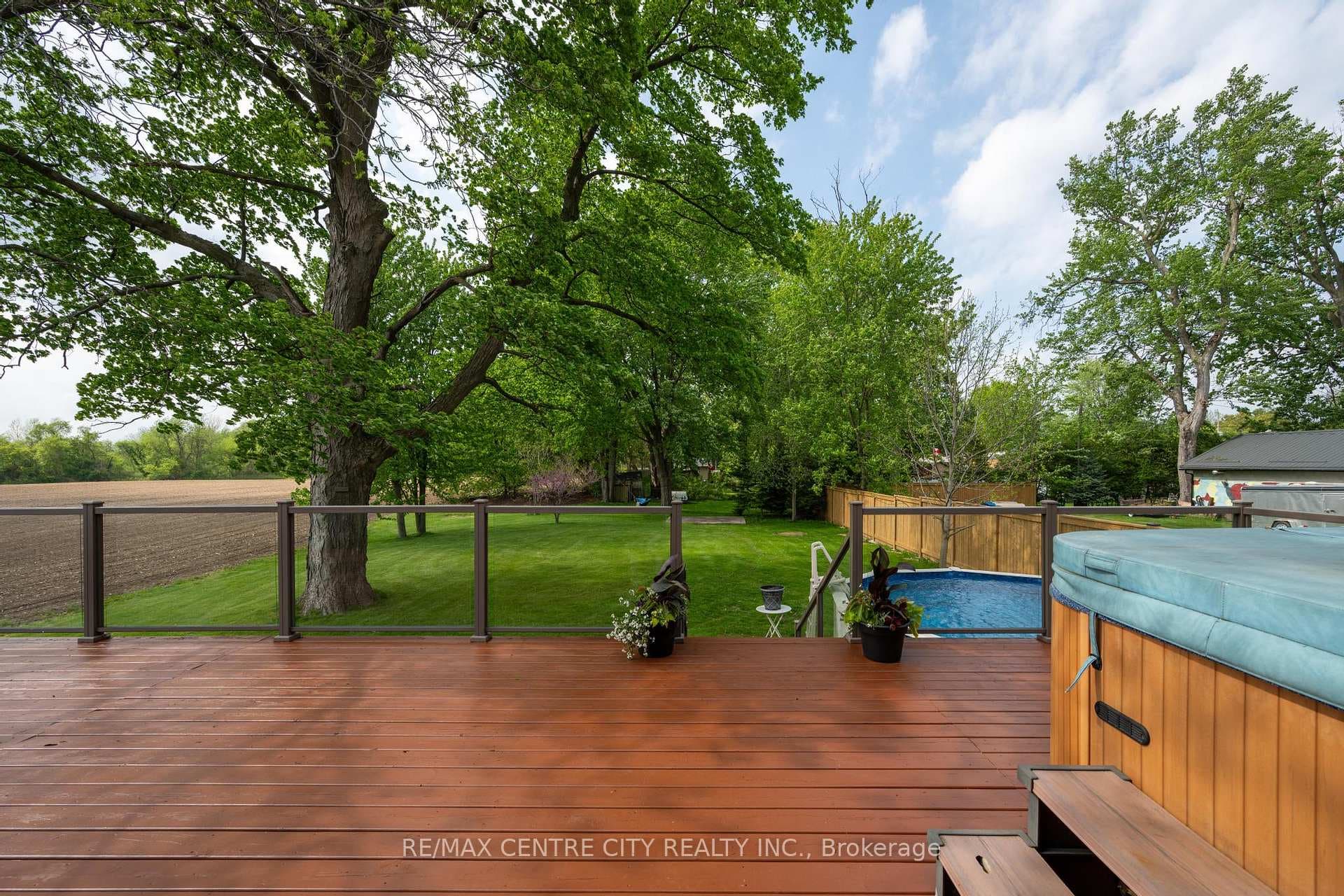 2580 Dundas Street photo 6
