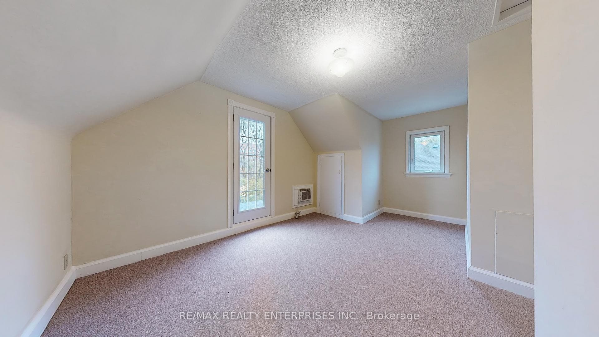 144 Strathnairn Avenue photo 16