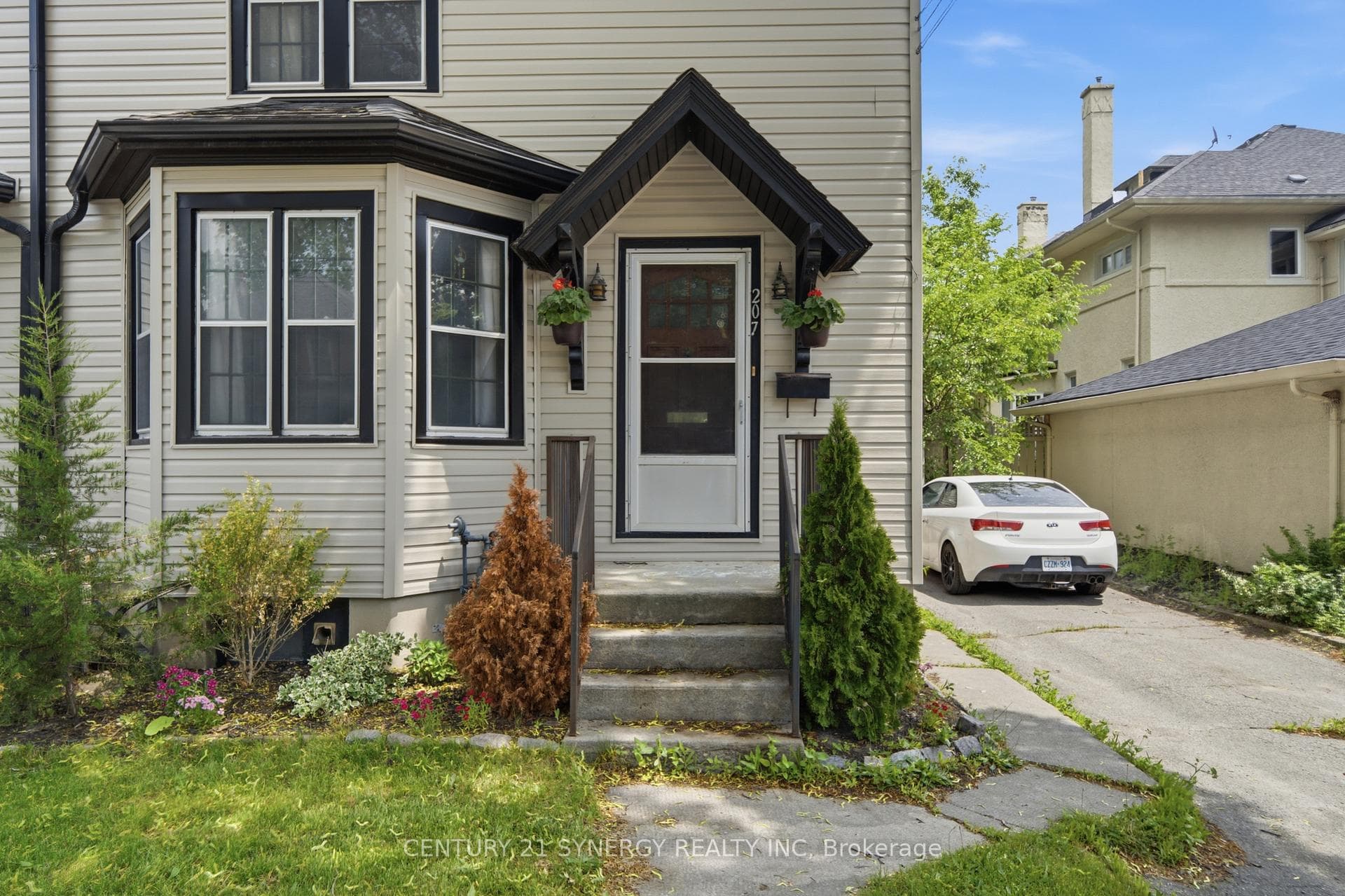 207-209 Foster Avenue photo 3