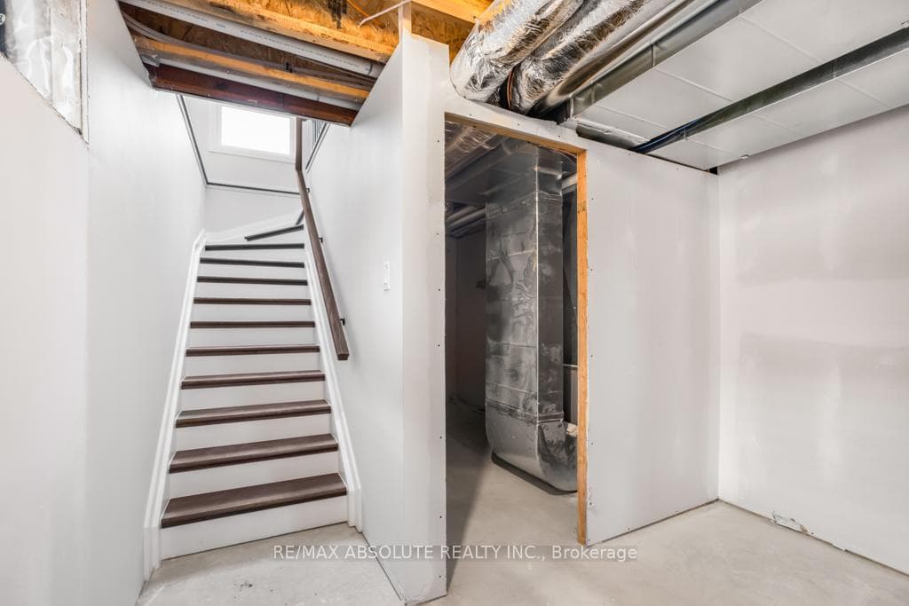 399 STERLING Avenue photo 19