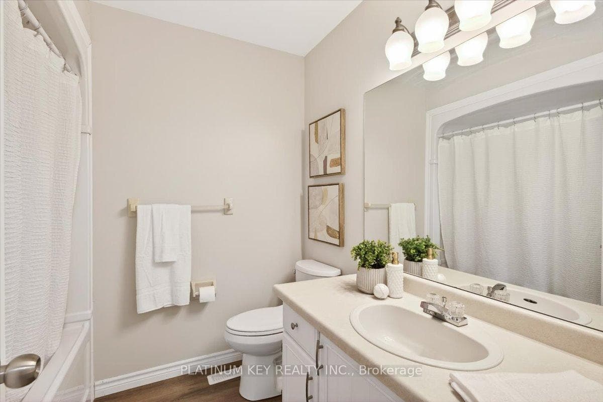 576 Helen Street photo 16