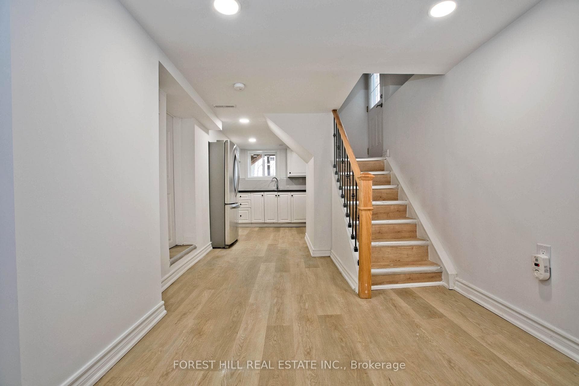 63 Pinegrove Avenue photo 2