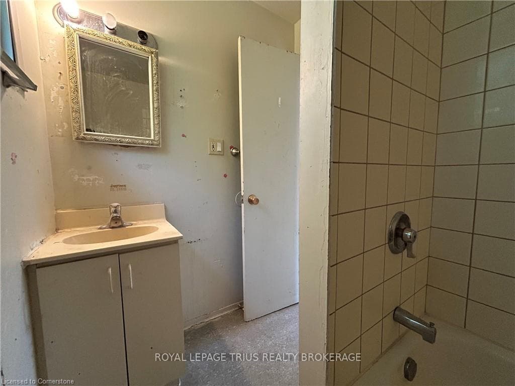 56-58 OAKWOOD Avenue photo 33