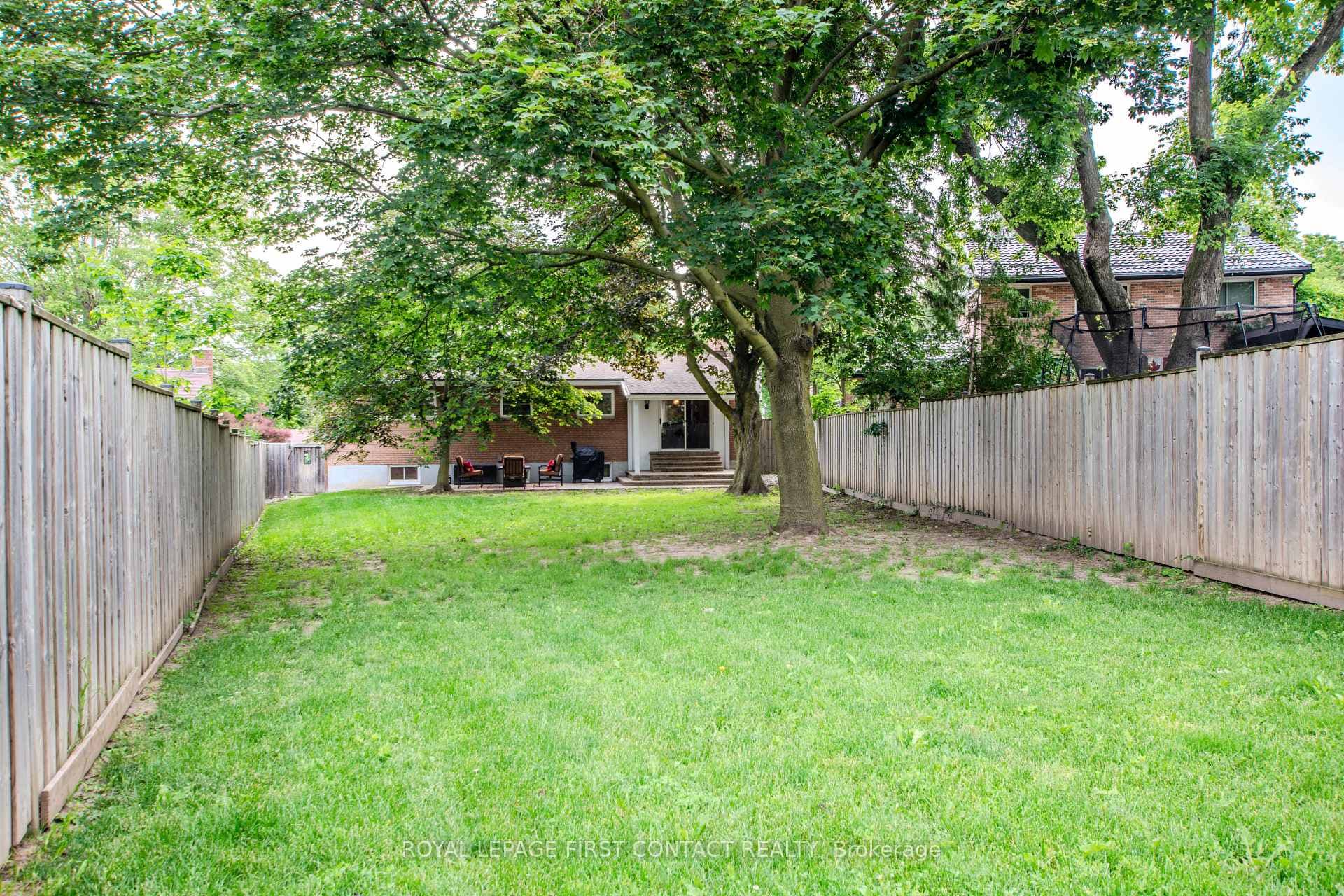27 Tower Crescent photo 33