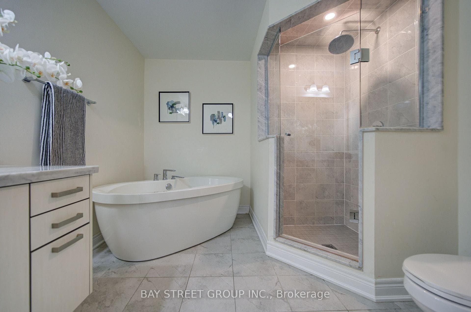 113 Drizzel Crescent photo 36