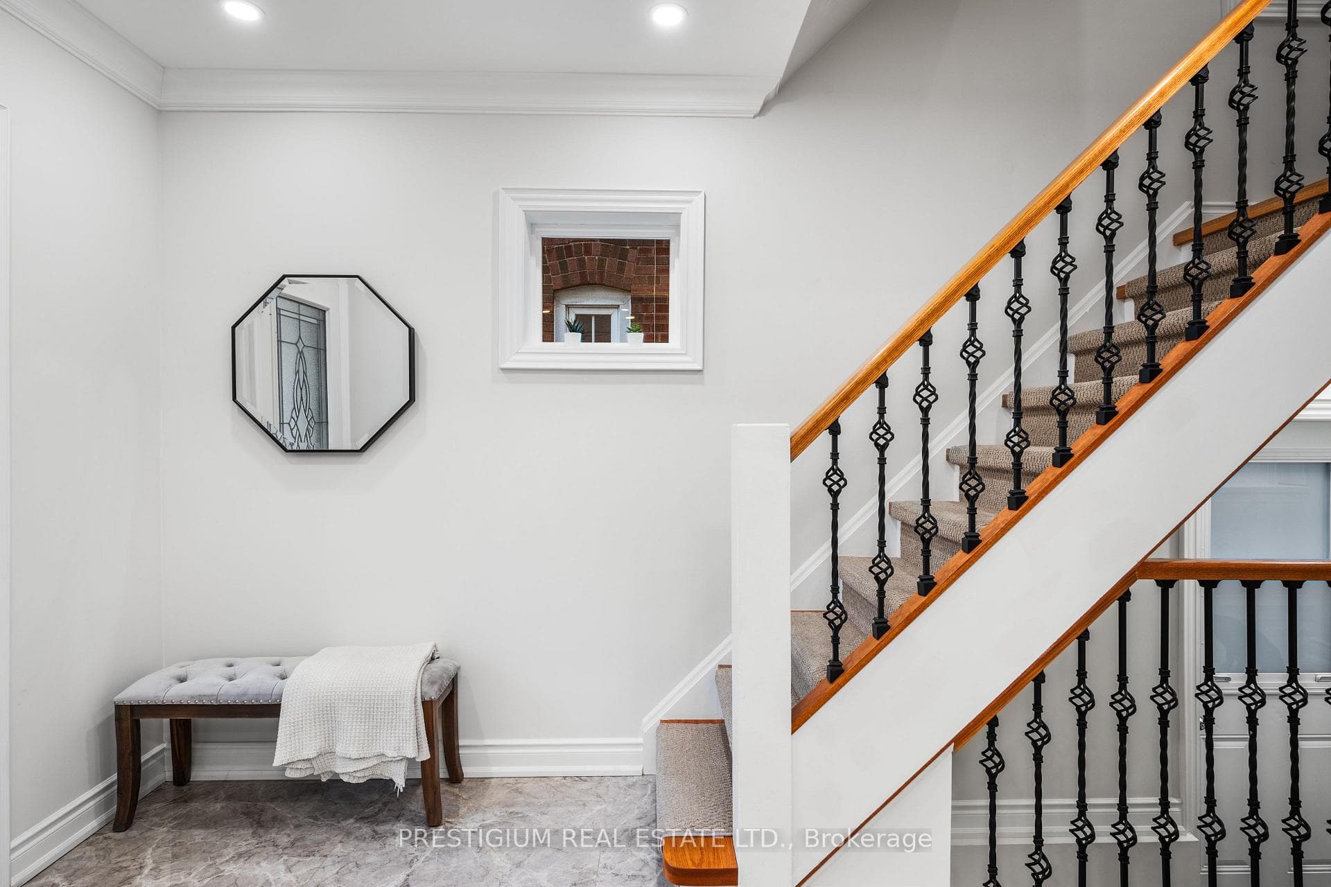 556 Davisville Avenue photo 4