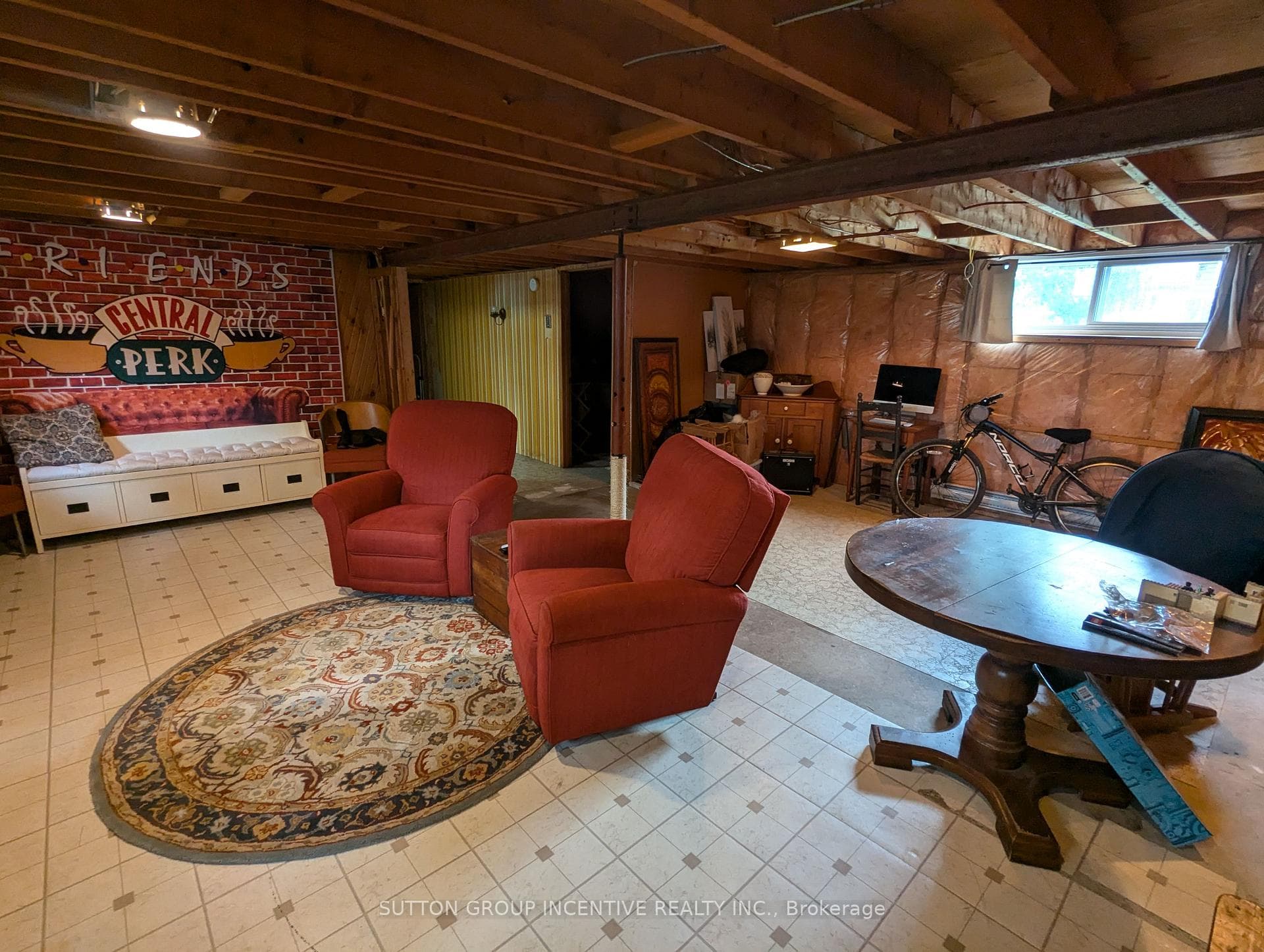 211 Sunset Crescent photo 35