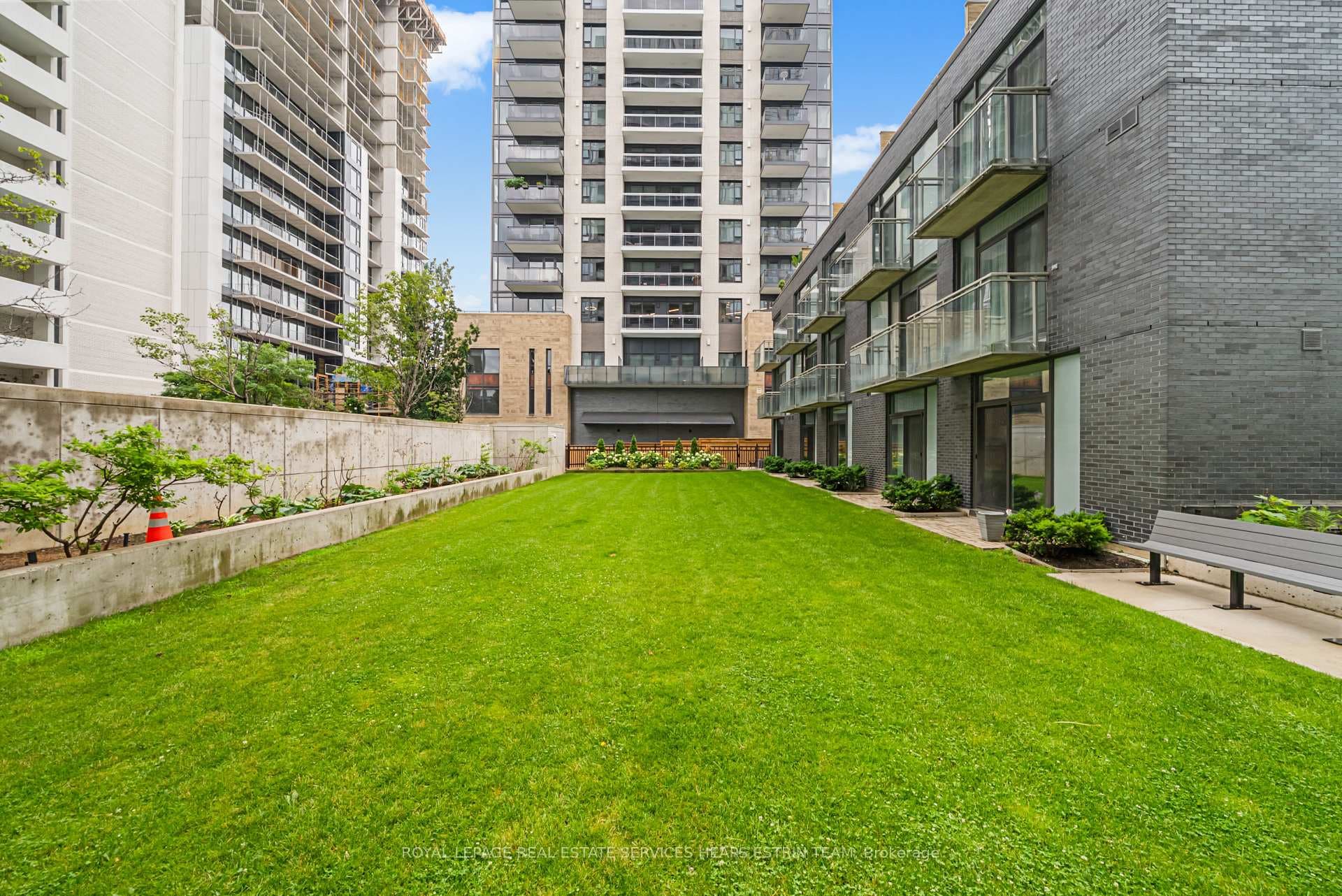 83 Redpath Avenue Unit 704 photo 31