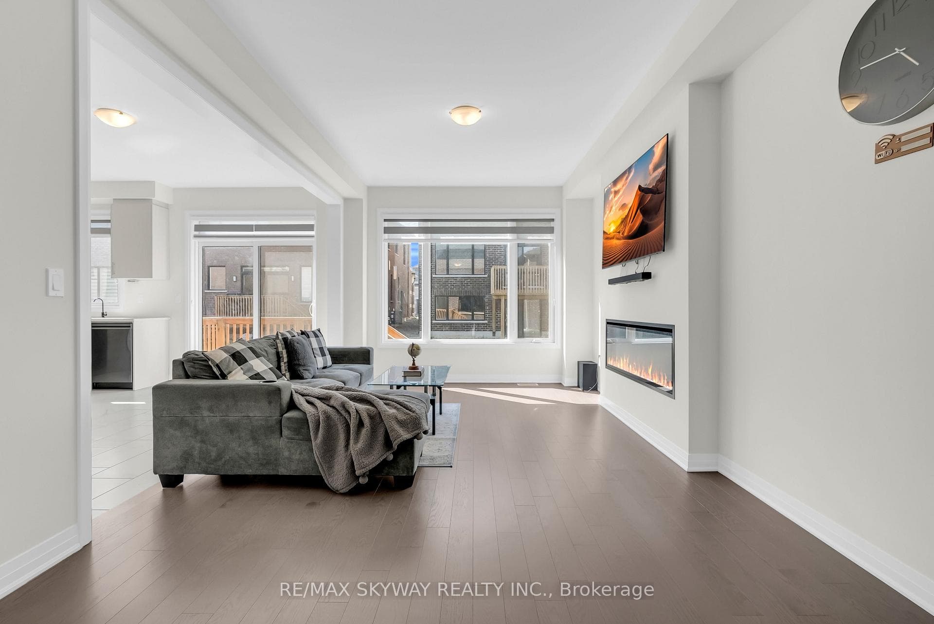 16 Tyler Avenue photo 10