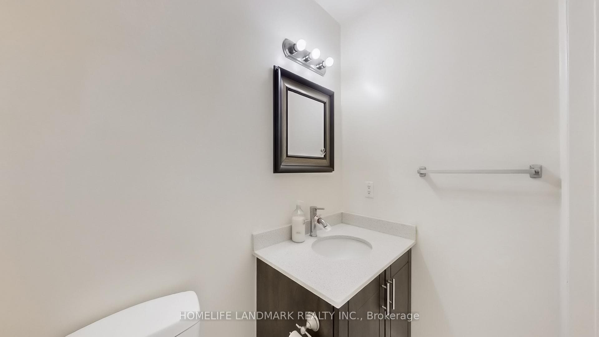 81 Stirling Crescent photo 15
