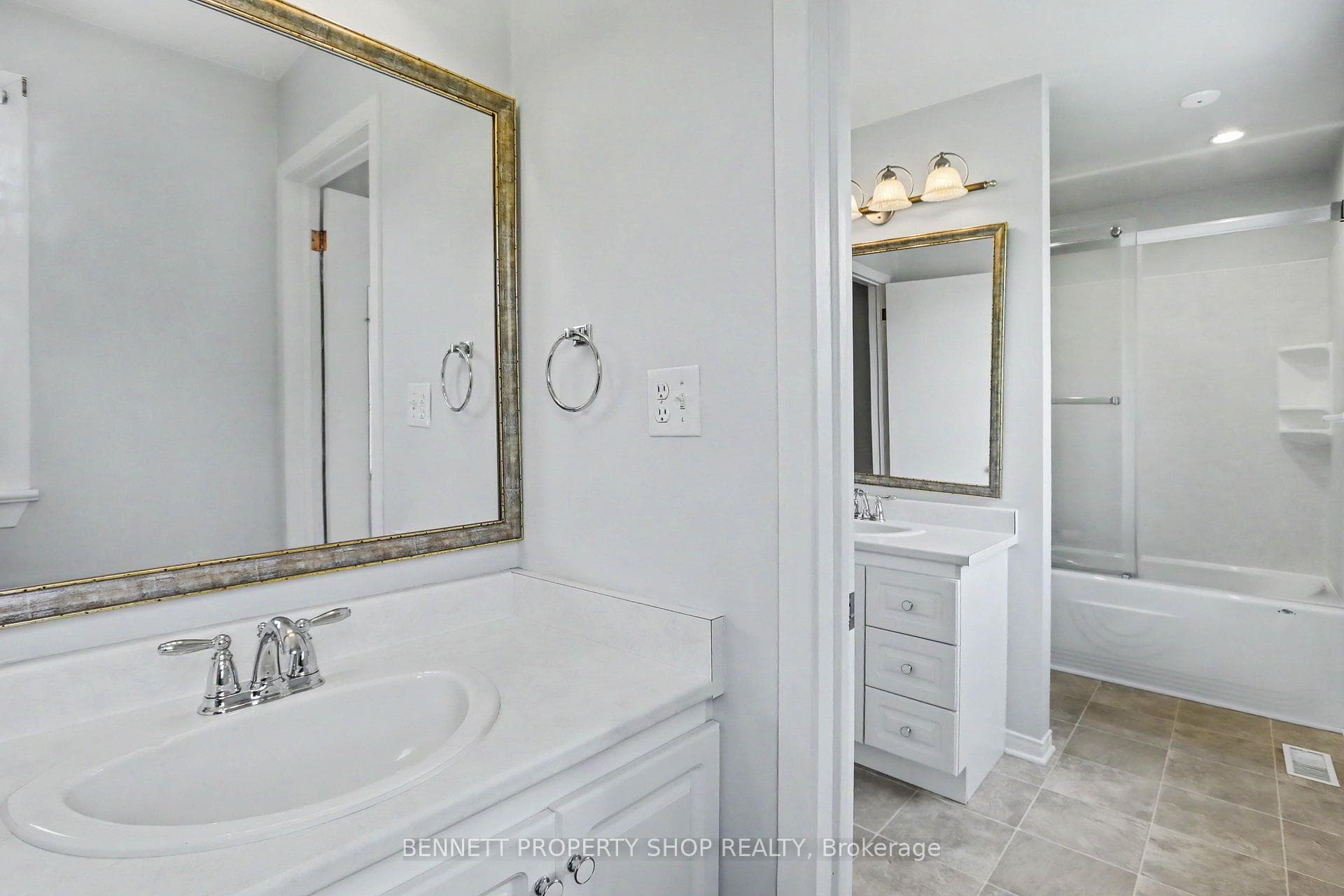 5449 Riverside Crescent photo 18